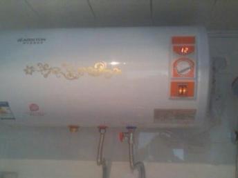廠價直銷 阿里斯頓數(shù)碼款電熱水器，武漢安裝僅需450元